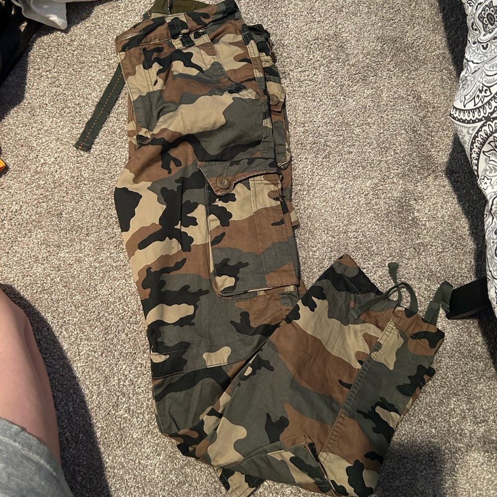 CARGO PANTS
